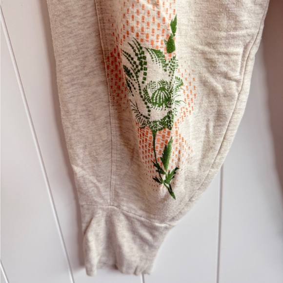 Anthropologie Daily Practice Relaxed Jogger Beige with Green Graphic Print S - Picture 13 of 15